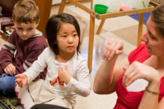 kindergarten students 和 teacher